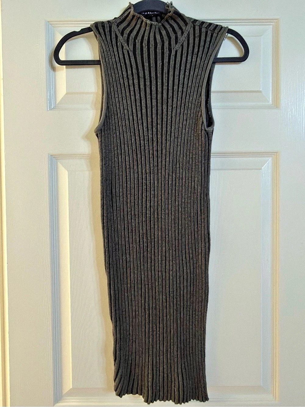 Rock & Republic Ribbed High Neck Sleeveless Tunic Dress in Olive and Black Size